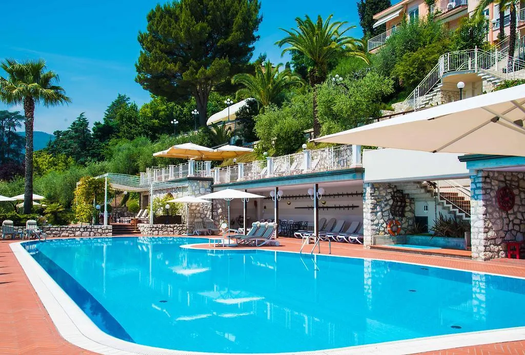 La Gardonese Suite Apartment Gardone Riviera 0*,  Olaszország