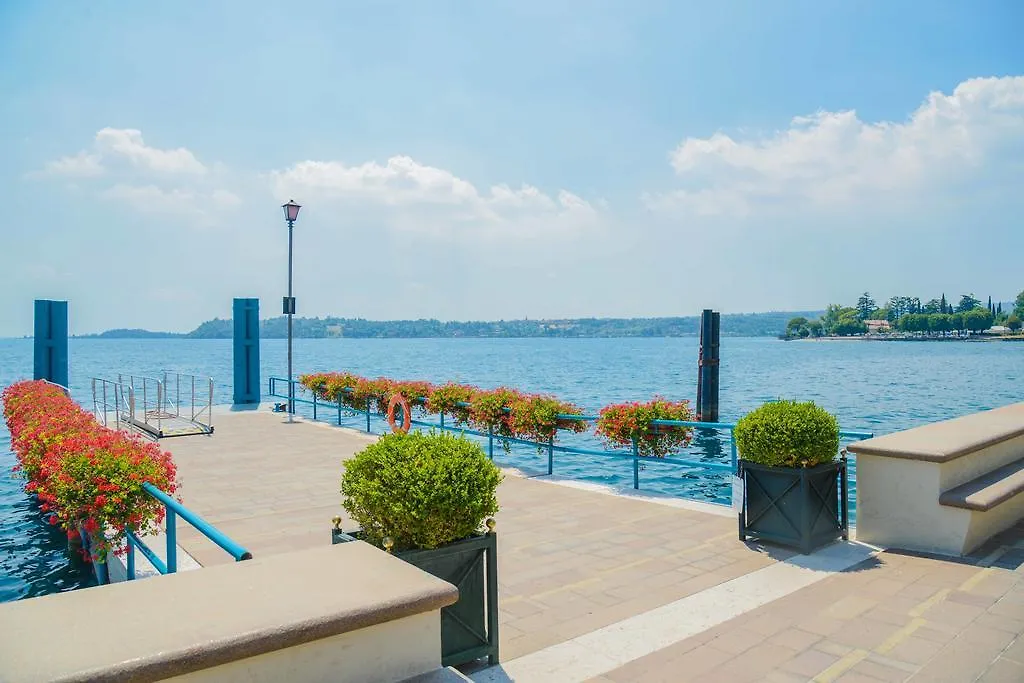 La Gardonese Suite Apartment Gardone Riviera 0*,  Italia